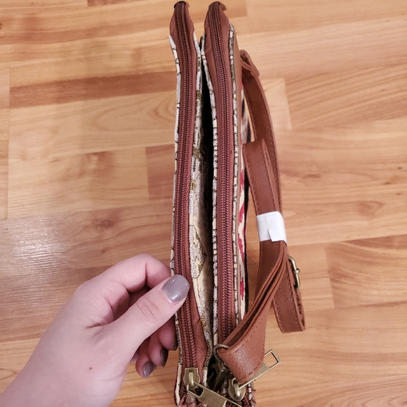 Canyon Sky Crossbody Embroidered New - Picture 2 of 3